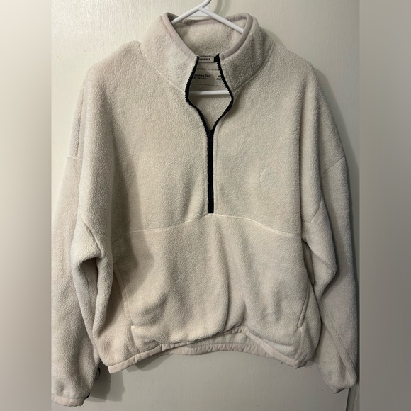 Cozy Abercrombie sweater - Picture 1 of 2